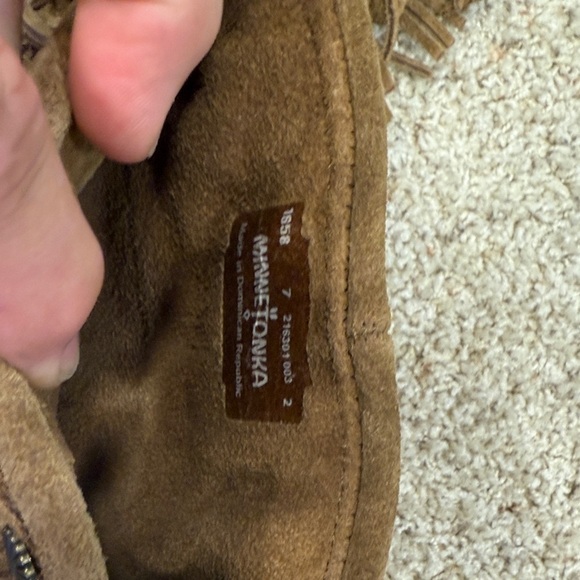 Minnetonka Women Leather 5-Layer Fringe Brown Moccasin Boots, Sz 7, NWOT - Picture 8 of 11